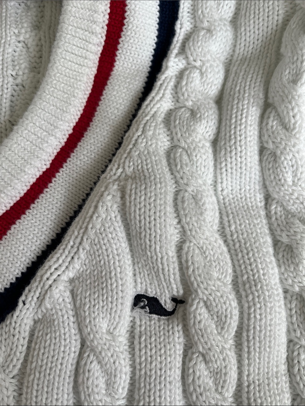 Vineyard Vines. White Cable Knit V-Neck Sweater with Navy & Red Trim! Americana - Picture 6 of 10